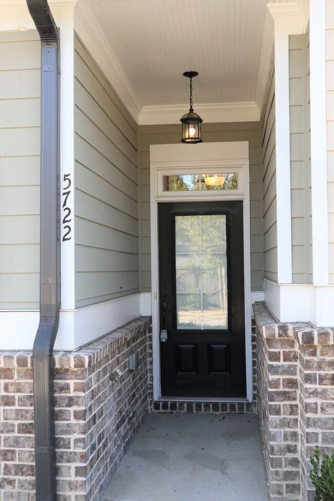 Photo - Gorgeous Sandy Springs Townhome, Hardwoods, Stainless Appliances, Move-In Ready!