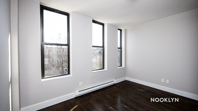Building Photo - 962 Myrtle Ave