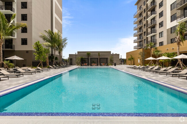 Resident Pool - Metro Parc