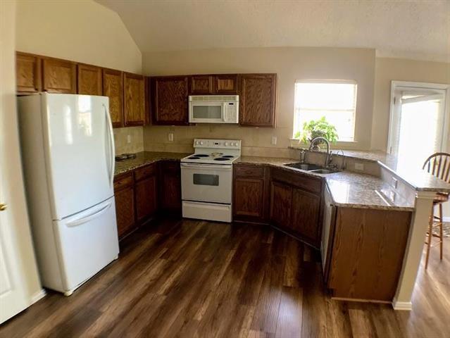 Foto del edificio - 4806 Redwood Dr
