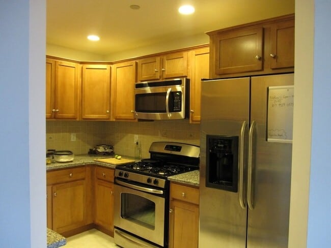 Building Photo - 120 Wyllis Ave