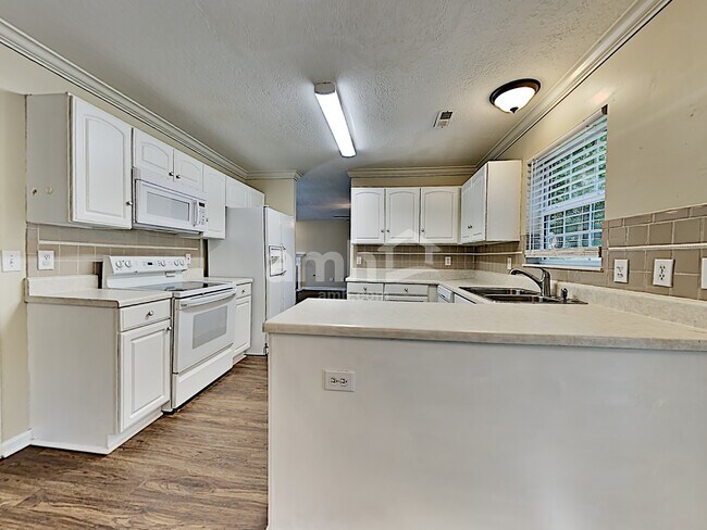 Building Photo - 1405 Randall Park Dr