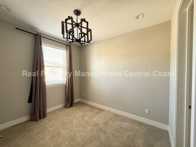 Foto del edificio - 1941 San Luis Rnch Rd