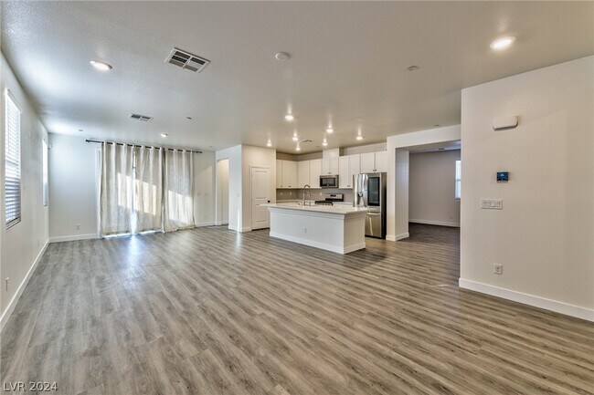 Building Photo - 3182 Casalotti Ave
