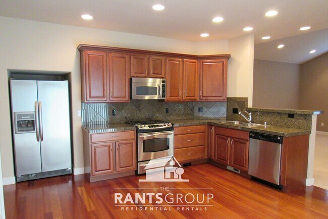 Foto del edificio - Spacious Single-Family Home in Olympia’s I...