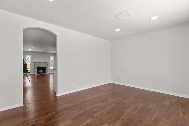 Building Photo - 501 Arbor Ln