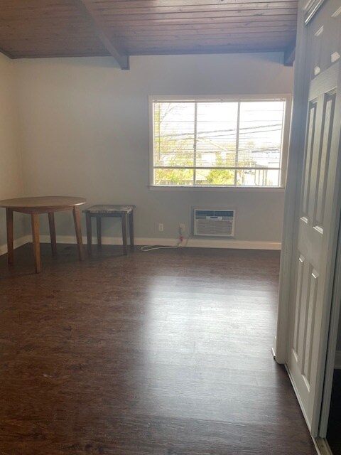 Habitación desde la entrada - 400 S Ashland Ave