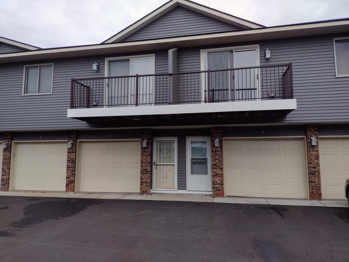 2077 N Park Dr, Saint Paul, MN 55119 Townhome Rentals in Saint Paul