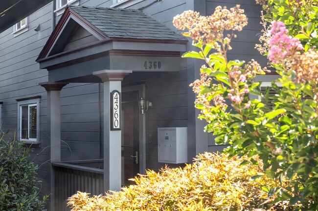 Building Photo - 4360 Howe St