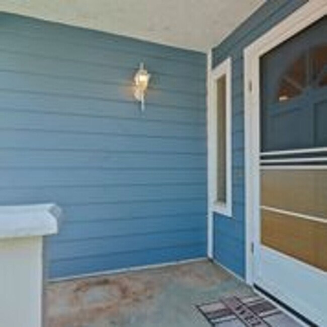 Building Photo - Single Story 3 Bedroom Home in Castaic!