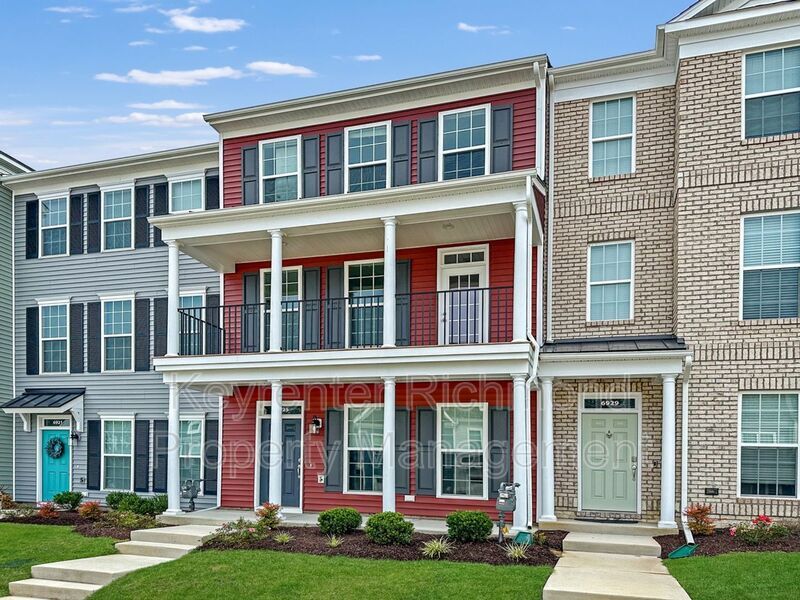 Foto principal - 6925 Dunton Rd