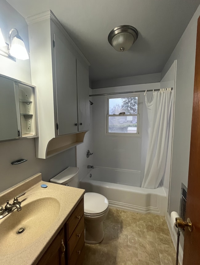 Building Photo - 15 Fairlane Cir