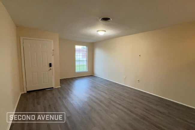 Building Photo - 501 Pamela Dr