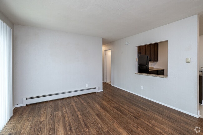 2BR, 1BA - 1,050SF - Living Room - Irvine Park Apts