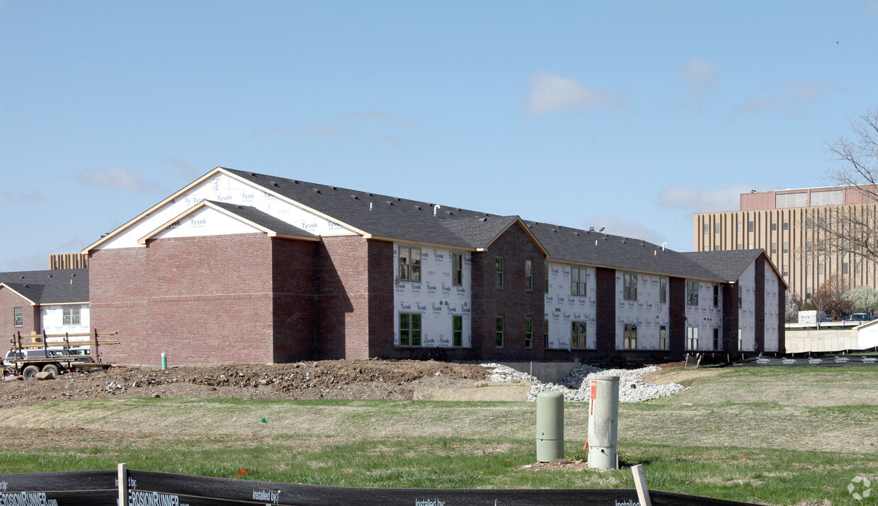 Foto del edificio - Pennwood Place Apartments