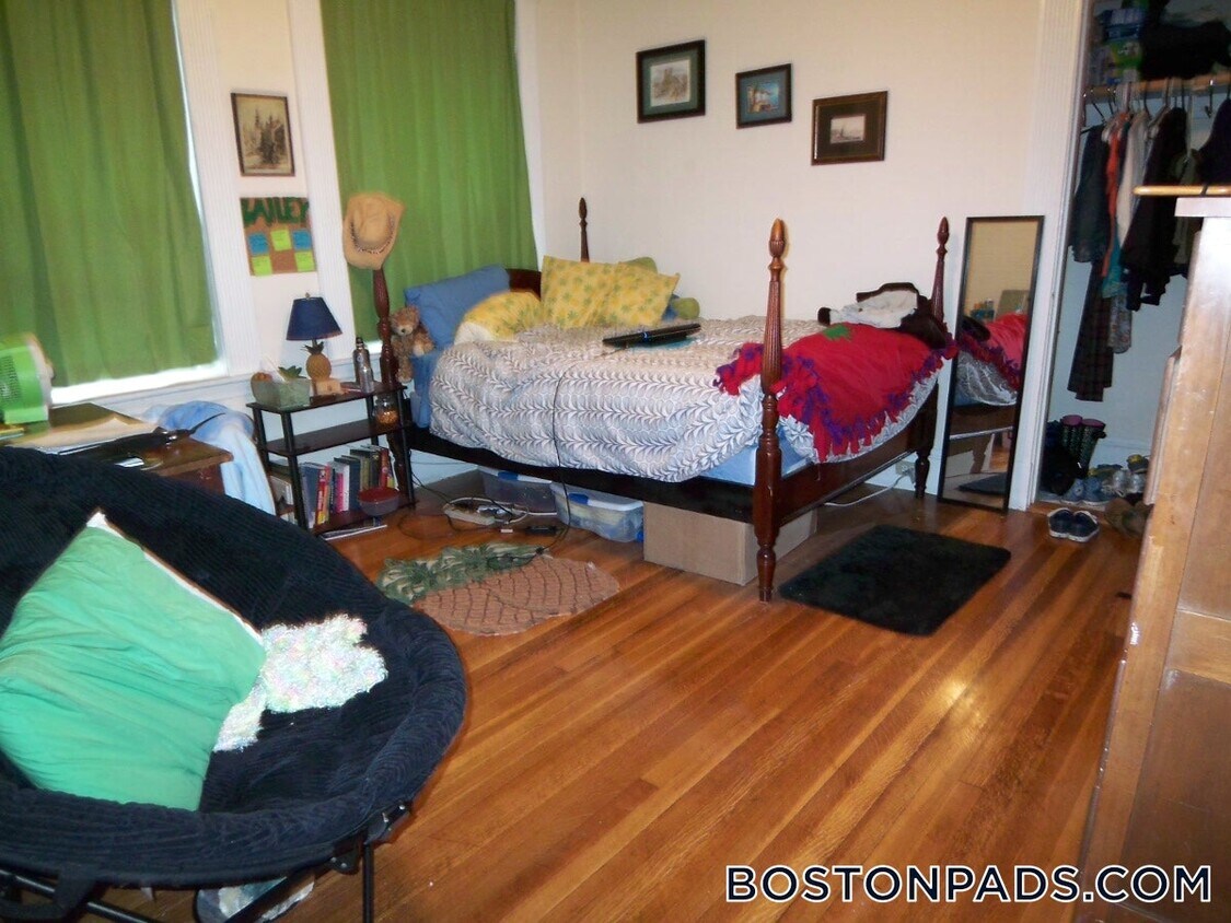 Foto principal - 133 Peterborough St