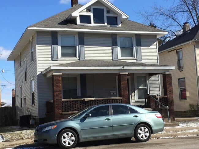 Building Photo - 2-Story House, 4Bed/2Bath, Garage, Washer/Dryer. Pet Friendly