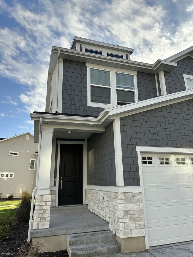 Building Photo - 4 br, 3.5 bath Townhome - 13103 S Keegan Dr