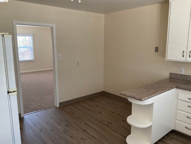 Foto del edificio - 510 McLaughlin St