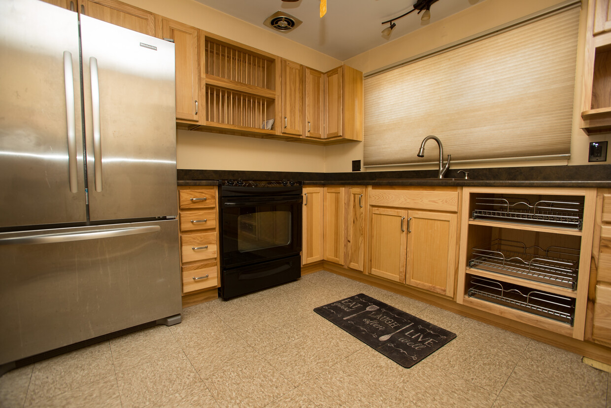 Kitchen - 81 Dirigo Dr