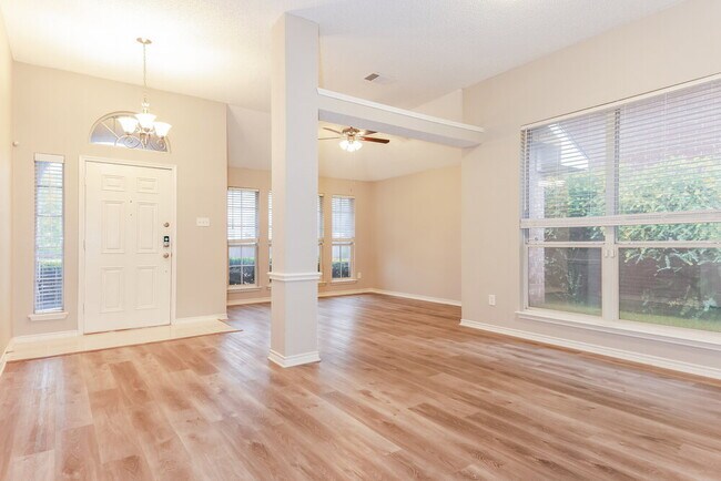 Building Photo - 1506 Chapman Dr