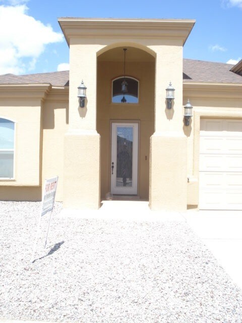 Building Photo - 5545 Manuel Moreno Dr