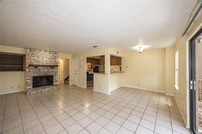 Building Photo - 15 Cypress Fairway Village