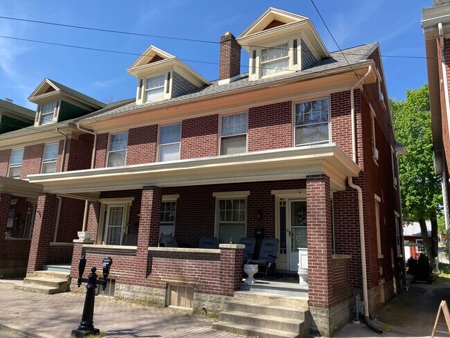 Foto del edificio - 425 Baltimore St