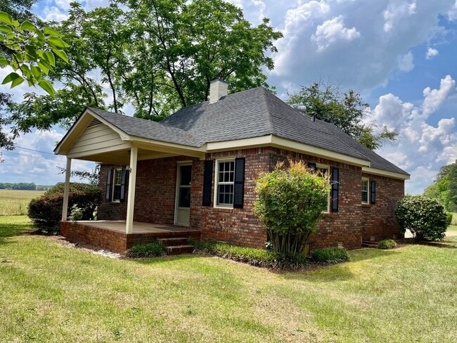 Spacious Living Near UGA in Desirable Oconee County! - Spacious Living Near UGA in Desirable Oconee County! House