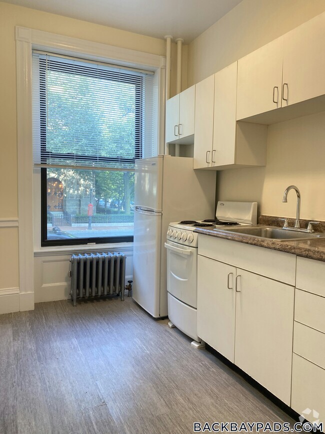 Building Photo - 504 Beacon St