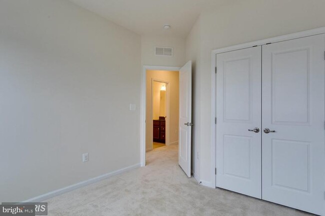Building Photo - 1735 Rockledge Terrace