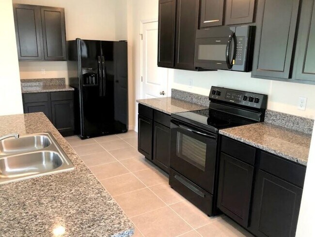 Building Photo - 11150 Leland Groves Dr