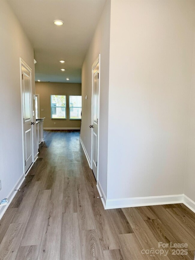 Building Photo - 1719 Braemar Vlg Dr