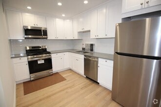 Building Photo - 65 E India Row