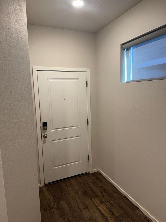 Foto del edificio - 4 Bedroom, 2.5 bath, newer home in desirable location!!