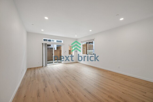 Building Photo - "Brand New Spacious 3-Bed, 3-Bath Townhouse Retreat in Lynnwood - 1,574 Sq Ft of Comfort & Style!"