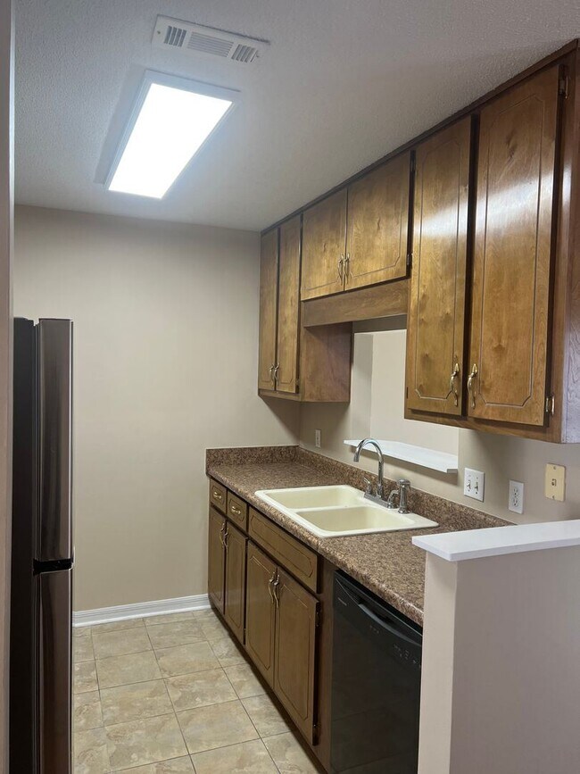 2 br, 1.5 bath House 327 Candlebrook Drive House for Rent in