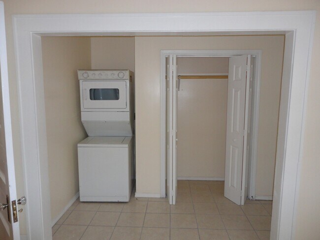 Building Photo - 4939 Leeland St