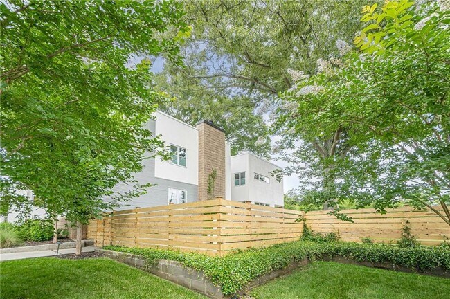 Foto del edificio - 2269 Briarwood Hills Dr NE