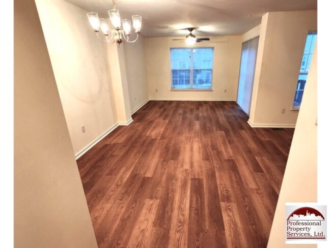 Foto del edificio - 17807 Farragut Way