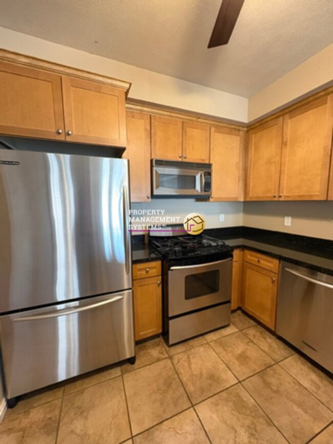 Building Photo - 2 Bedroom Condo in Gateway!