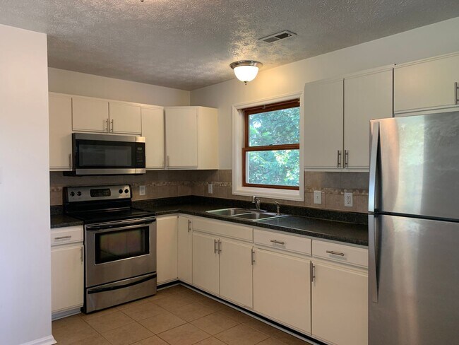 Building Photo - 3 Bedroom 1 Bath House