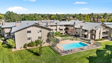 Building Photo - 665 Manhattan Dr