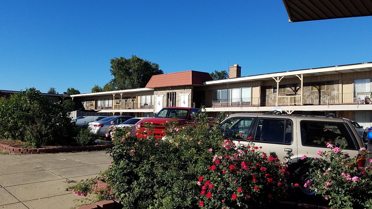 1722 Mannheim Rd, Stone Park, IL 60165 Apartments in Stone Park, IL