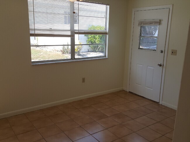 Foto del edificio - 2029 Arbuckle Creek Rd