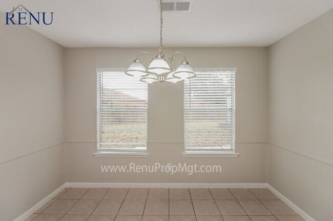 Foto del edificio - Available NOW! Perfect 4 Bedroom Two Story...