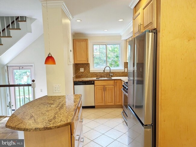 Building Photo - 1602 Ripon Pl