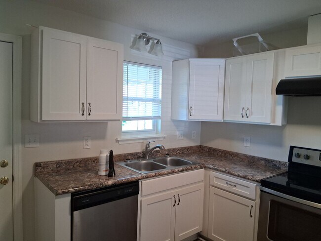 Foto del edificio - 2BD/2.5B Townhouse