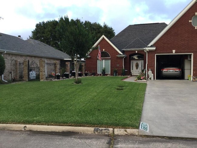 Building Photo - 7724 Golfhill Dr