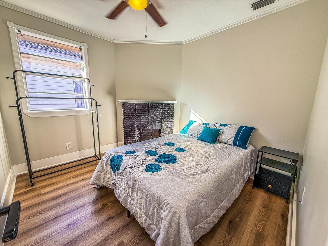Foto principal - 207 W 21st St